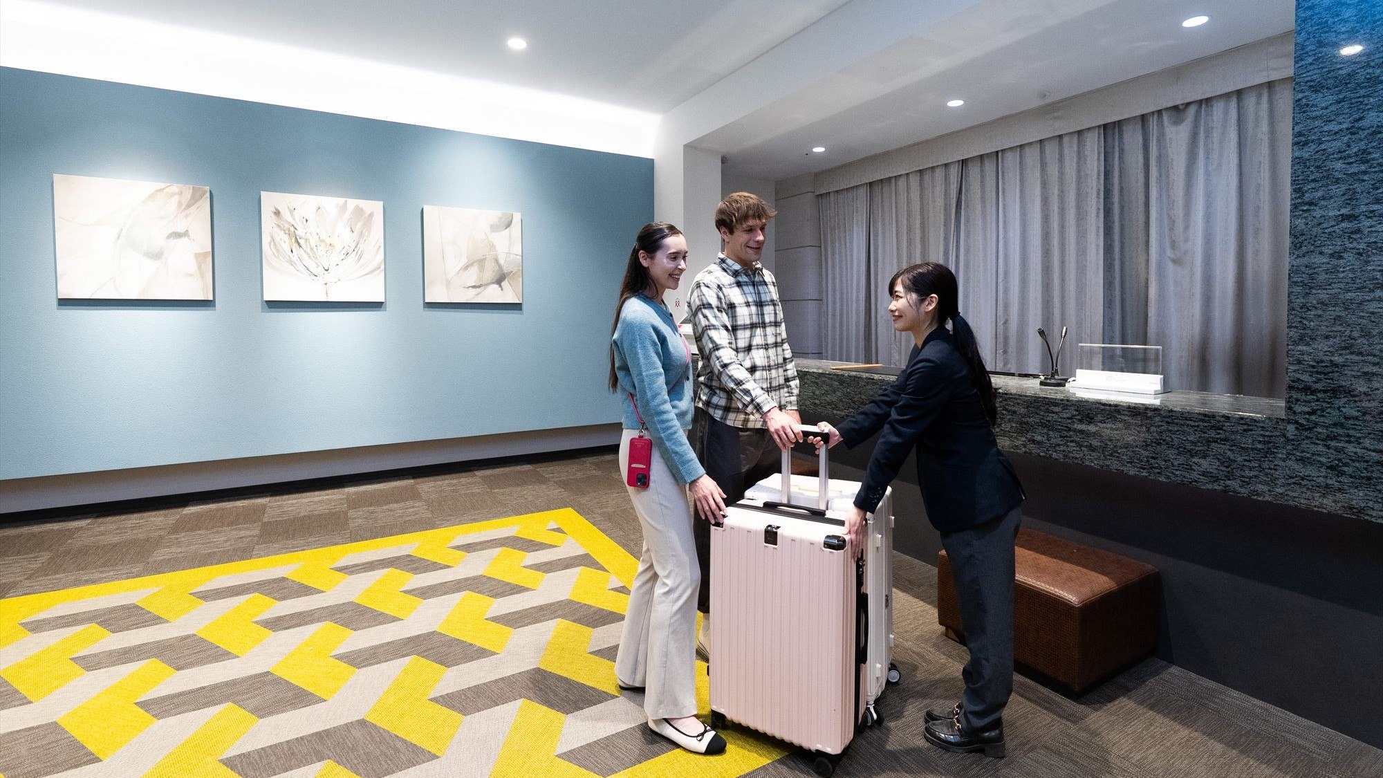 ◆館内施設｜フロントカウンター