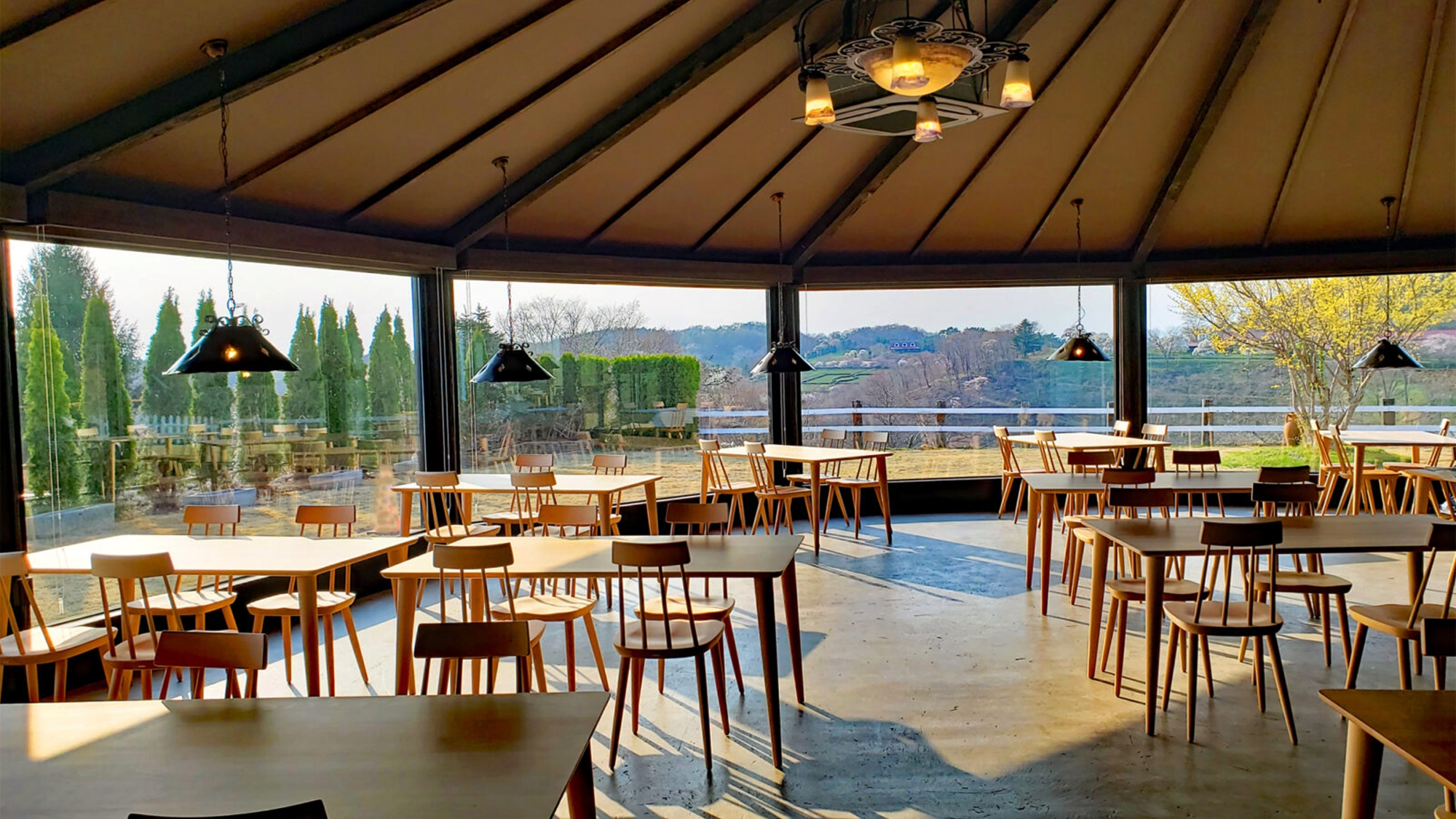 *Ark館ヶ森/レストラン。ビュッフェやカフェタイム等様々な料理提供あり