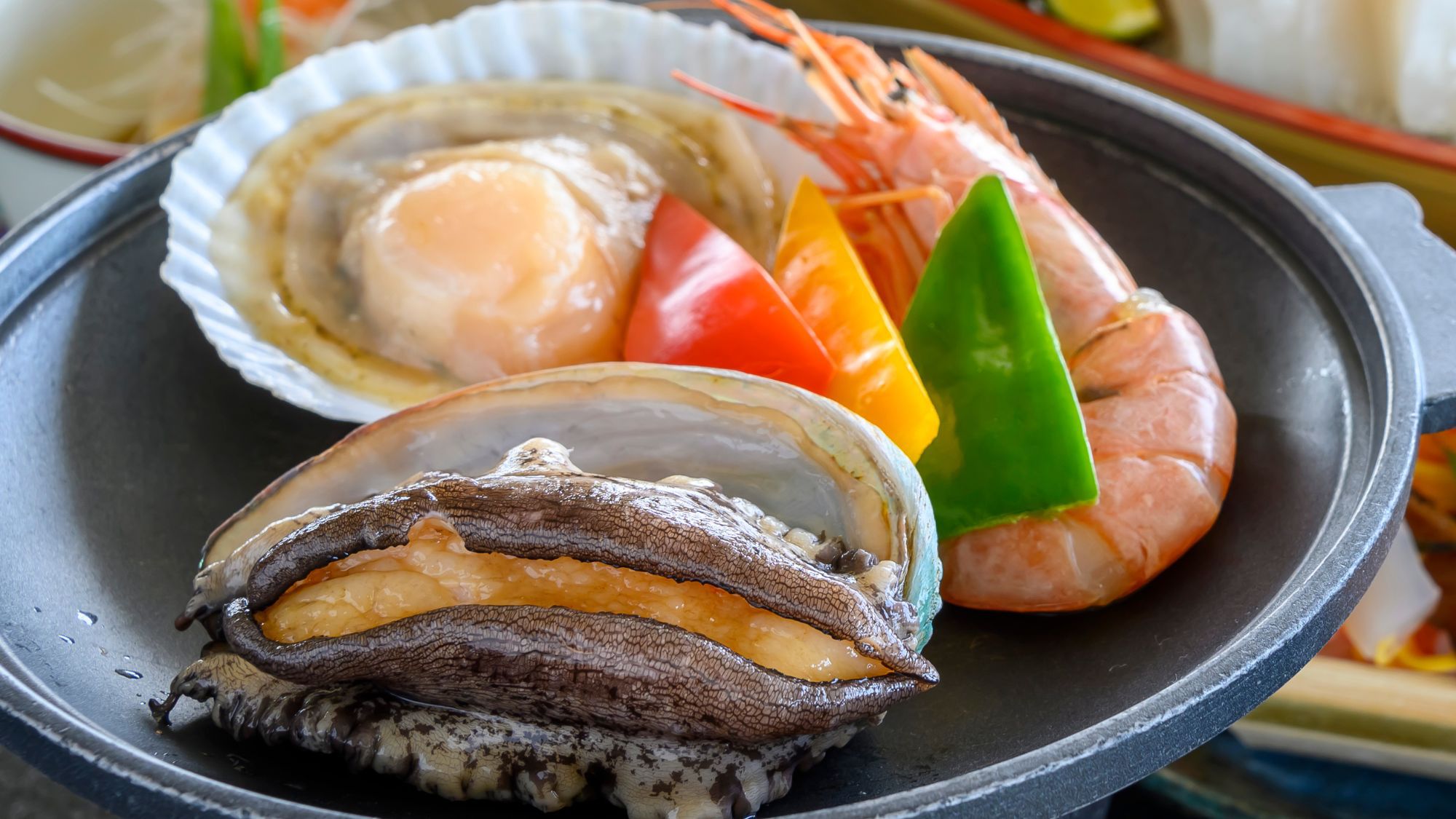 【人気プランが復刻＜夏の潮風会席＞】定番の浜焼きに豪華な造り盛り！白米釜飯を海鮮丼やお茶漬けに！