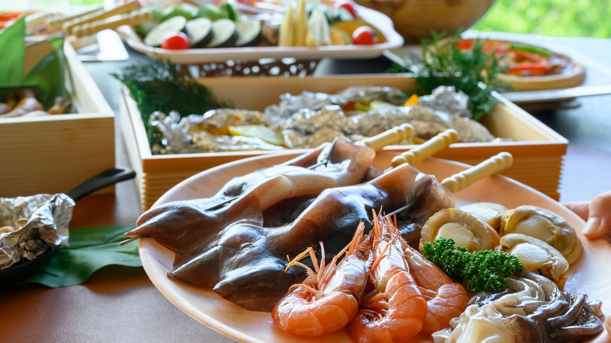 【夏のグランピング〇海のHANARE】日本海水平線の夕日〜新鮮食材満載BBQ「潮彩—SHIOSAI」