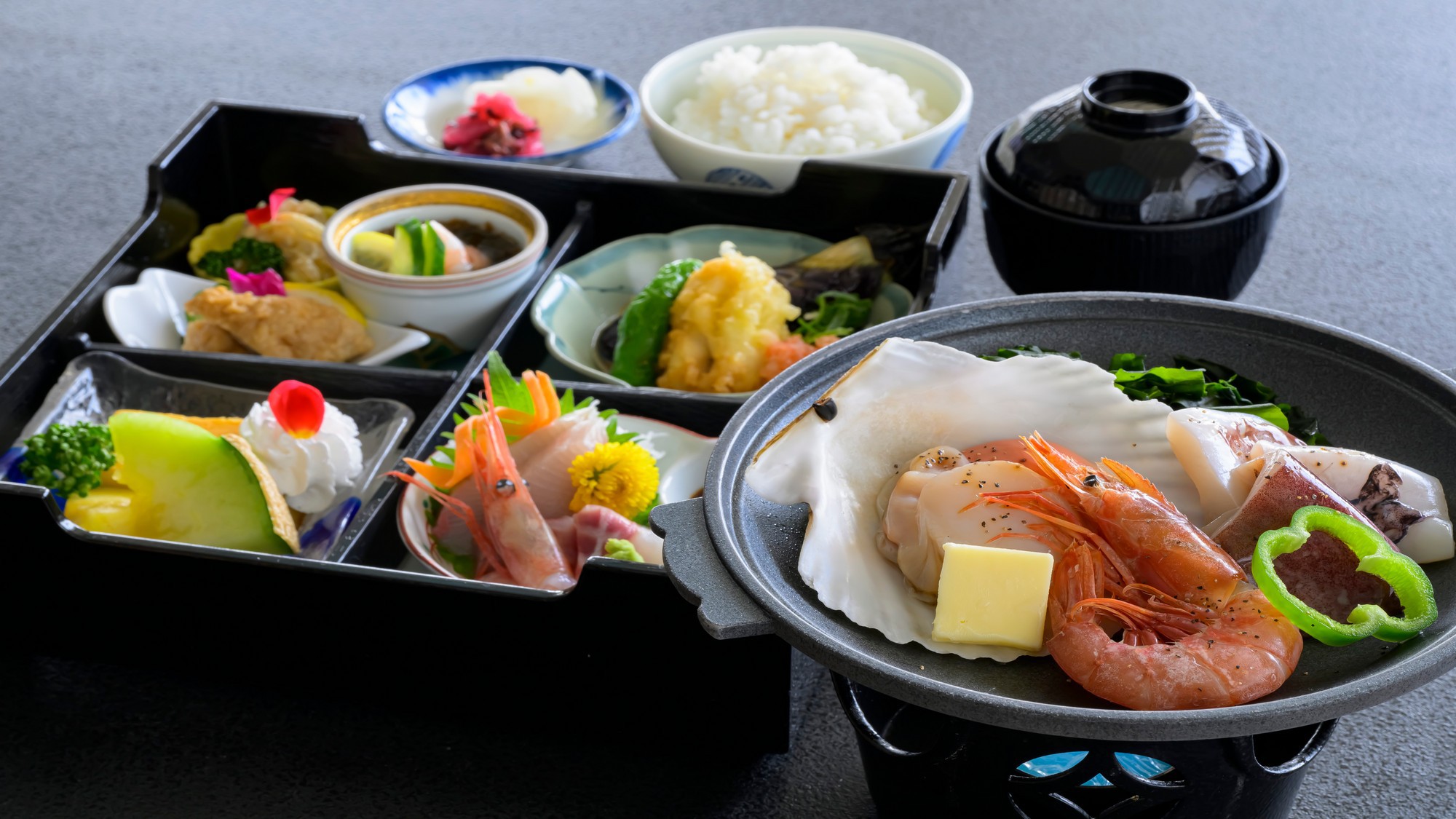 〇夏の日帰り〇鷹巣荘夏の名物＜浜焼き＞天然温泉で夏のリフレッシュ＆海水浴にも〇個室休憩＋お食事＋温泉