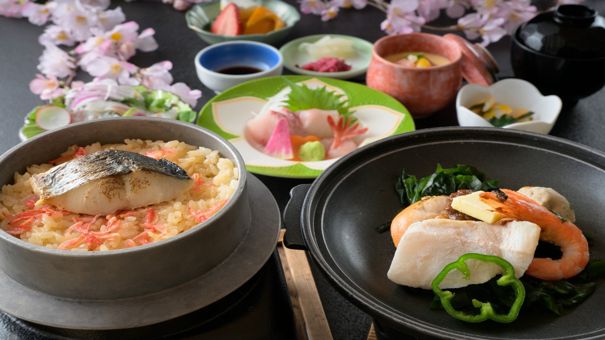 桜鯛のみそ鍋に、鰆と桜海老の釜飯。春の味覚をぎゅっと詰め込んだ御膳です。