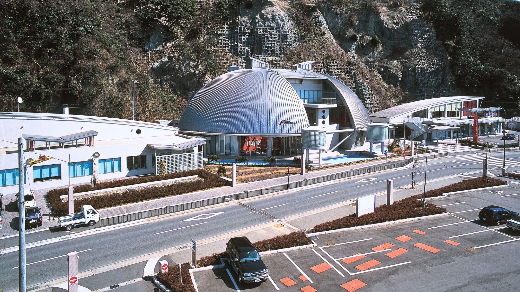 【越前がにミュージアム】当館からお車で約45分。カニの生態を楽しく学べるユニークな博物館です。