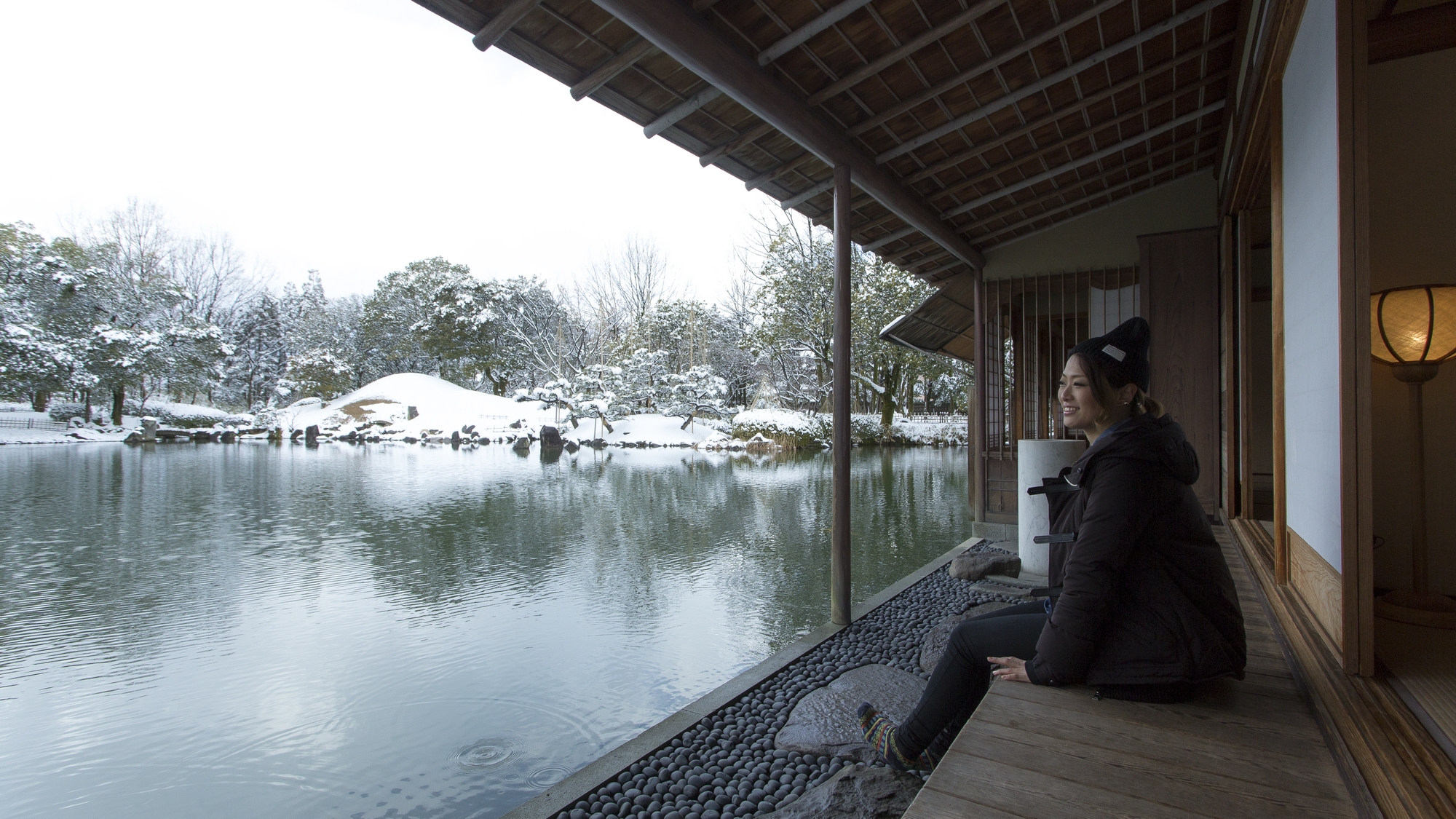 冬の養浩館。雪化粧の美しい景色をお楽しみください