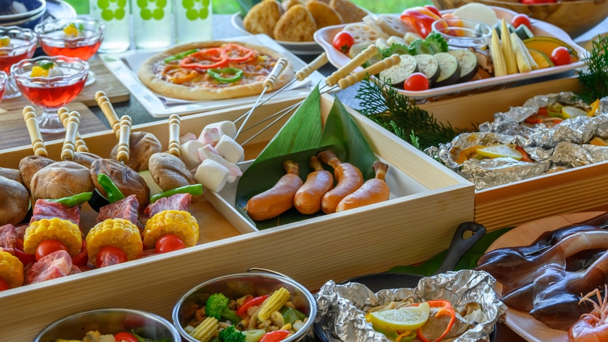 盛りだくさんの食材がそろったグランピングディナー「潮彩‐SHIOSAI」