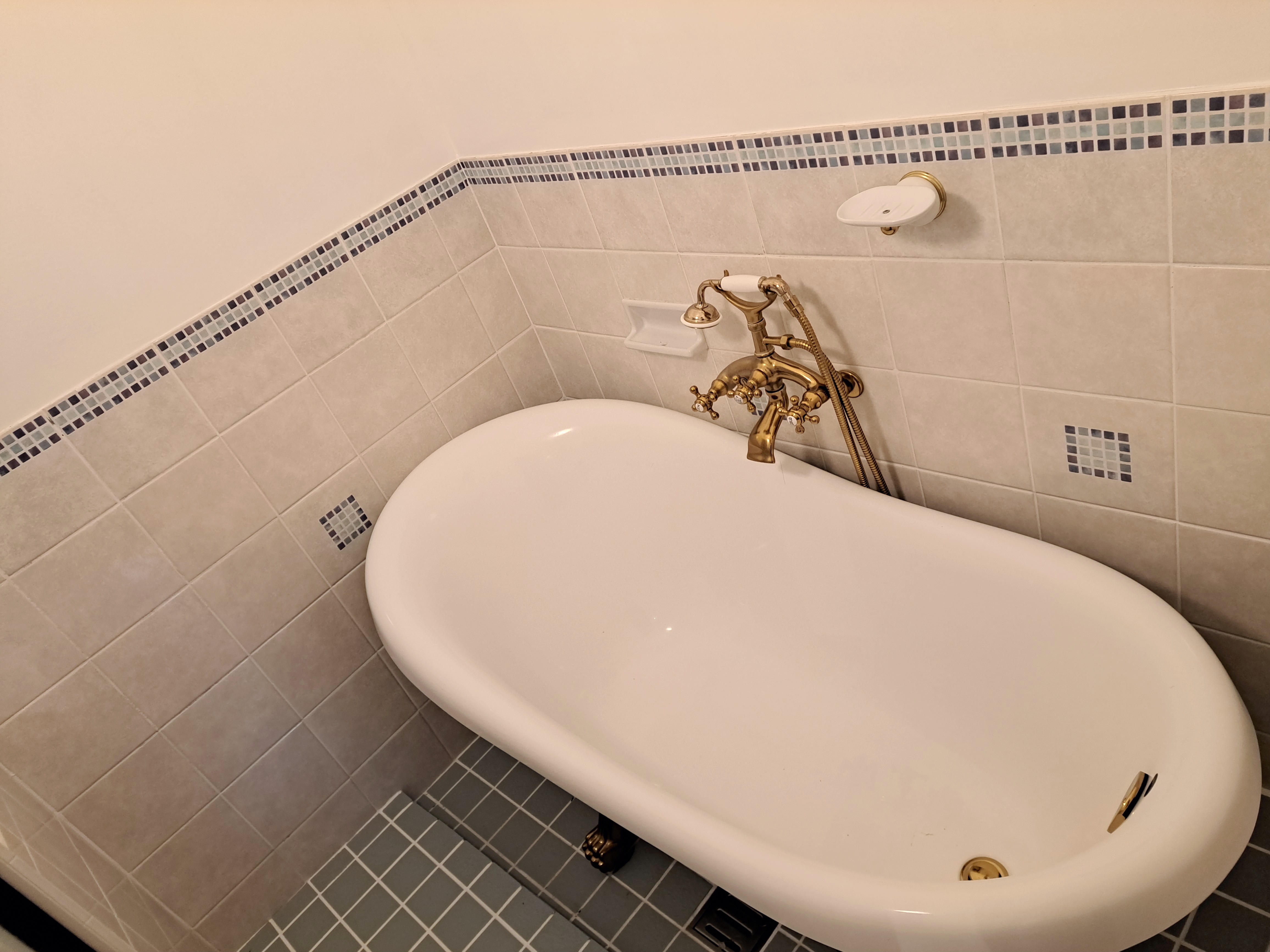 デラックスルーム（101）の内湯