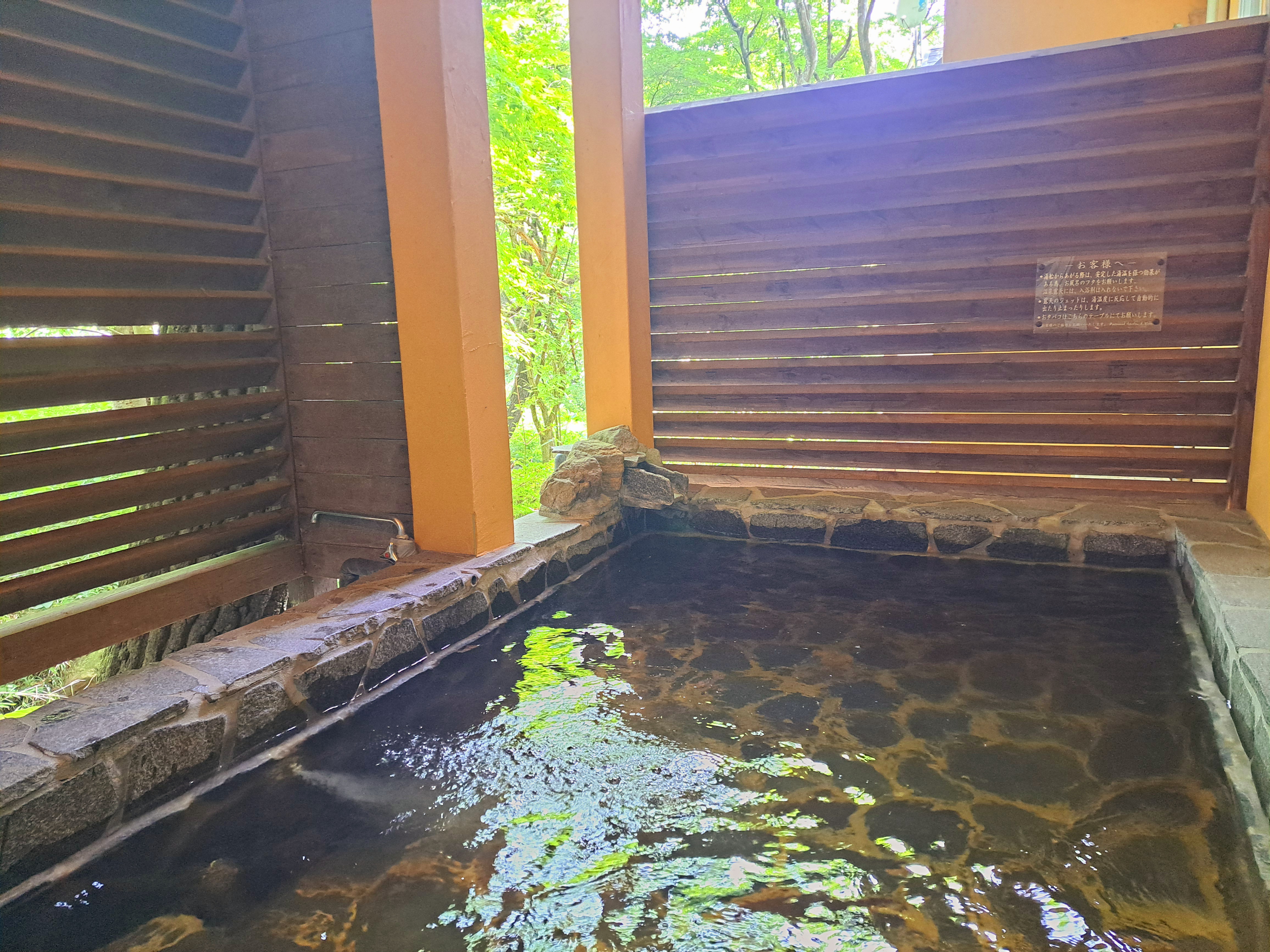 デラックスルーム（101）の温泉露天風呂