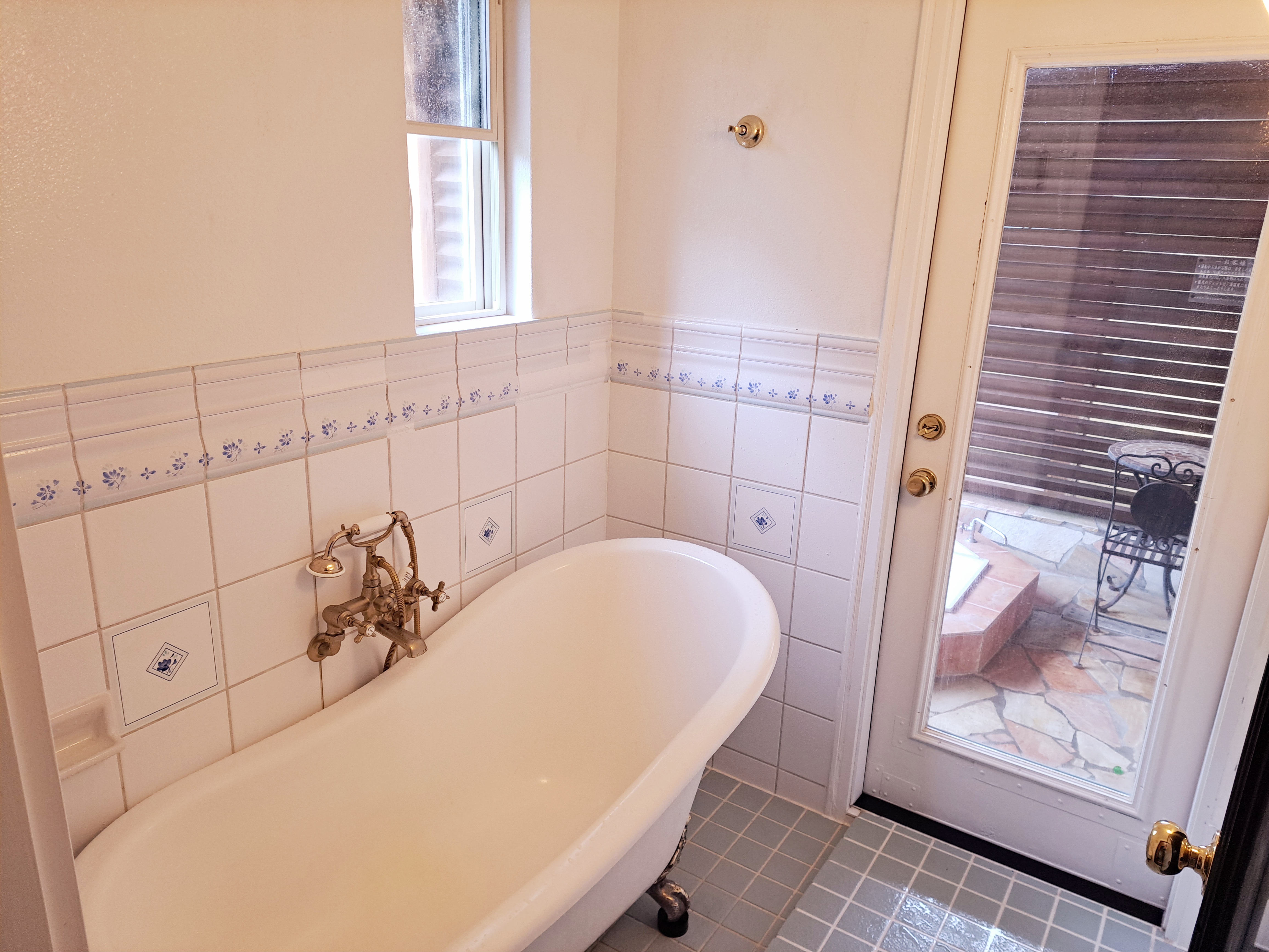 スタンダードルーム（106）の内湯