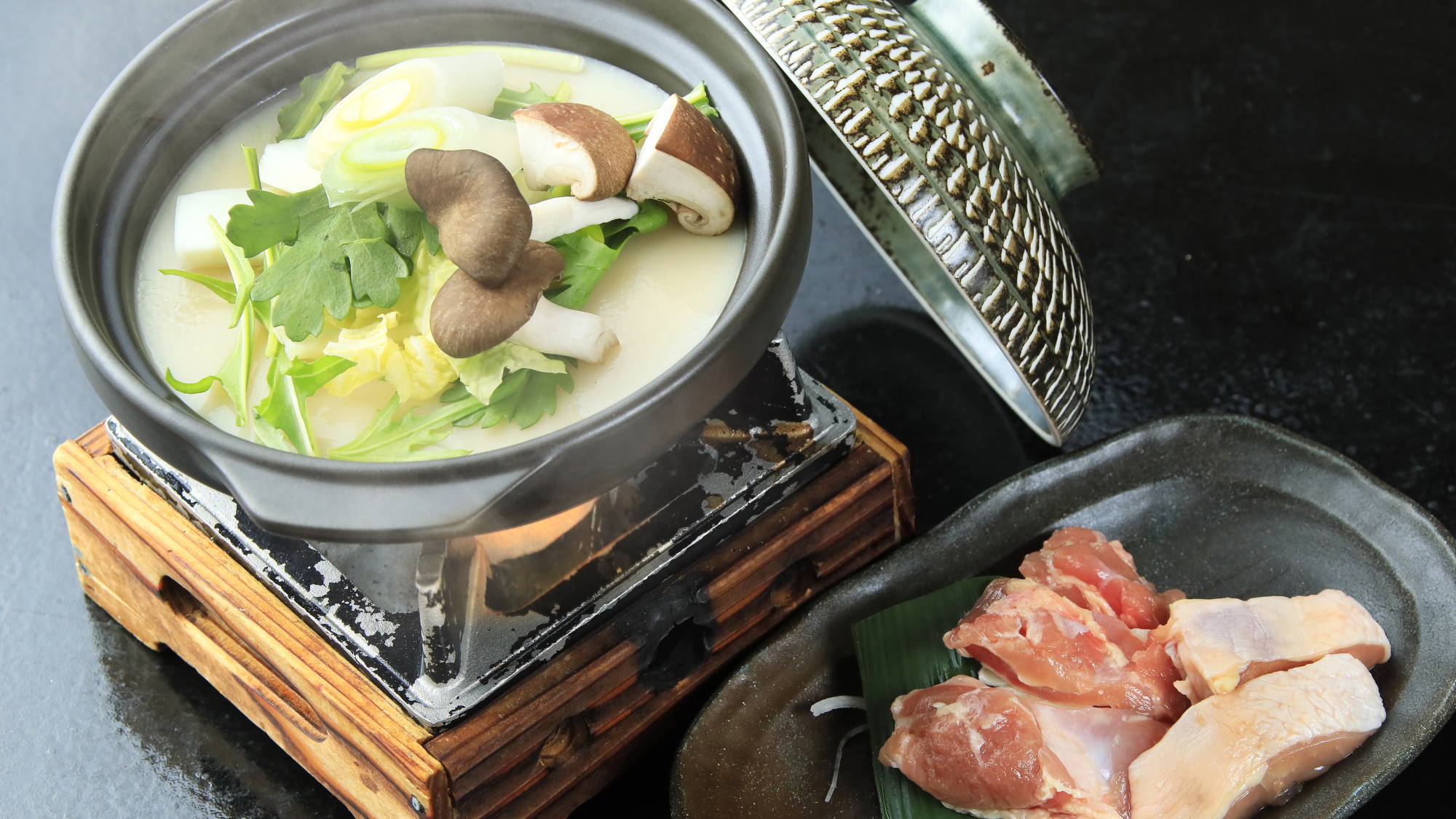 【夕食】大山どりと季節野菜の小鍋　※一例