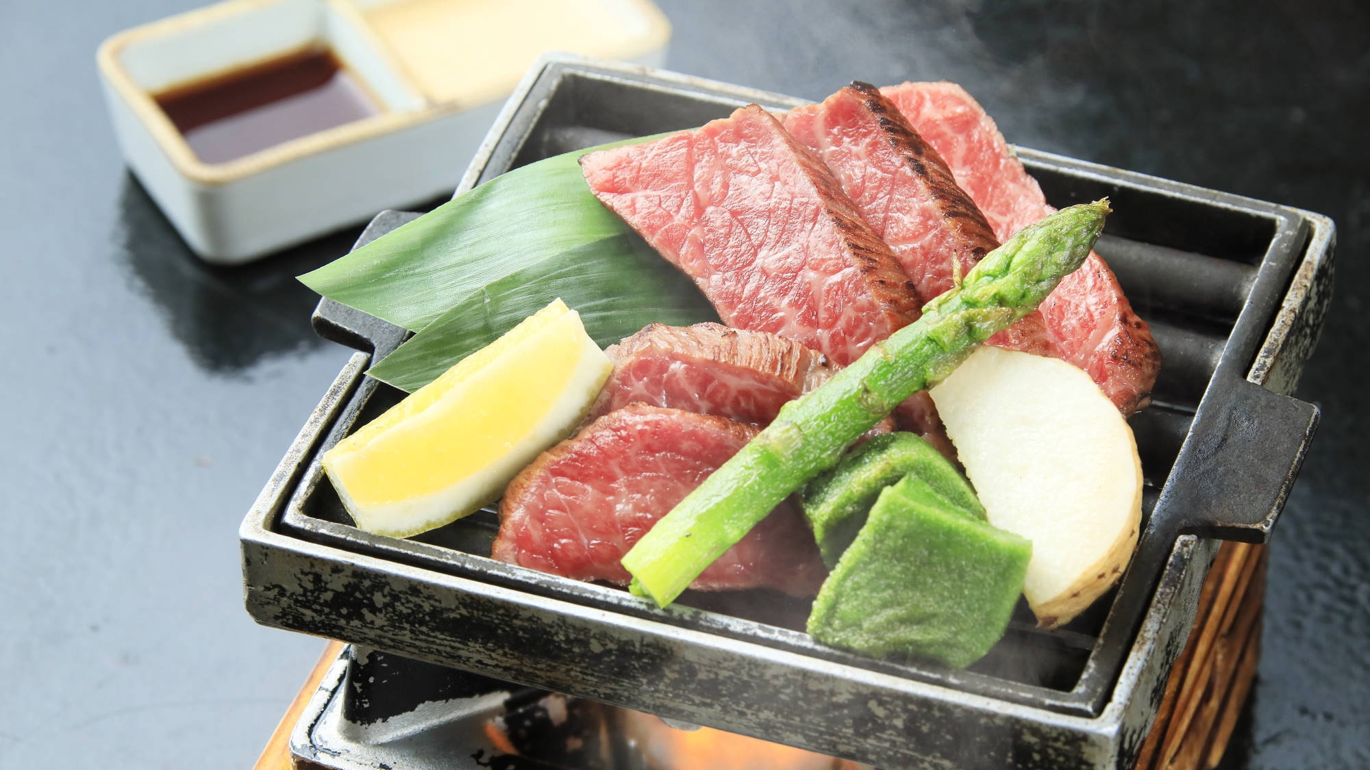 さき楽【早期予約×牛蟹会席】30日前までのご予約で牛もカニも愉しむグルメ旅＜●牛蟹会席＞