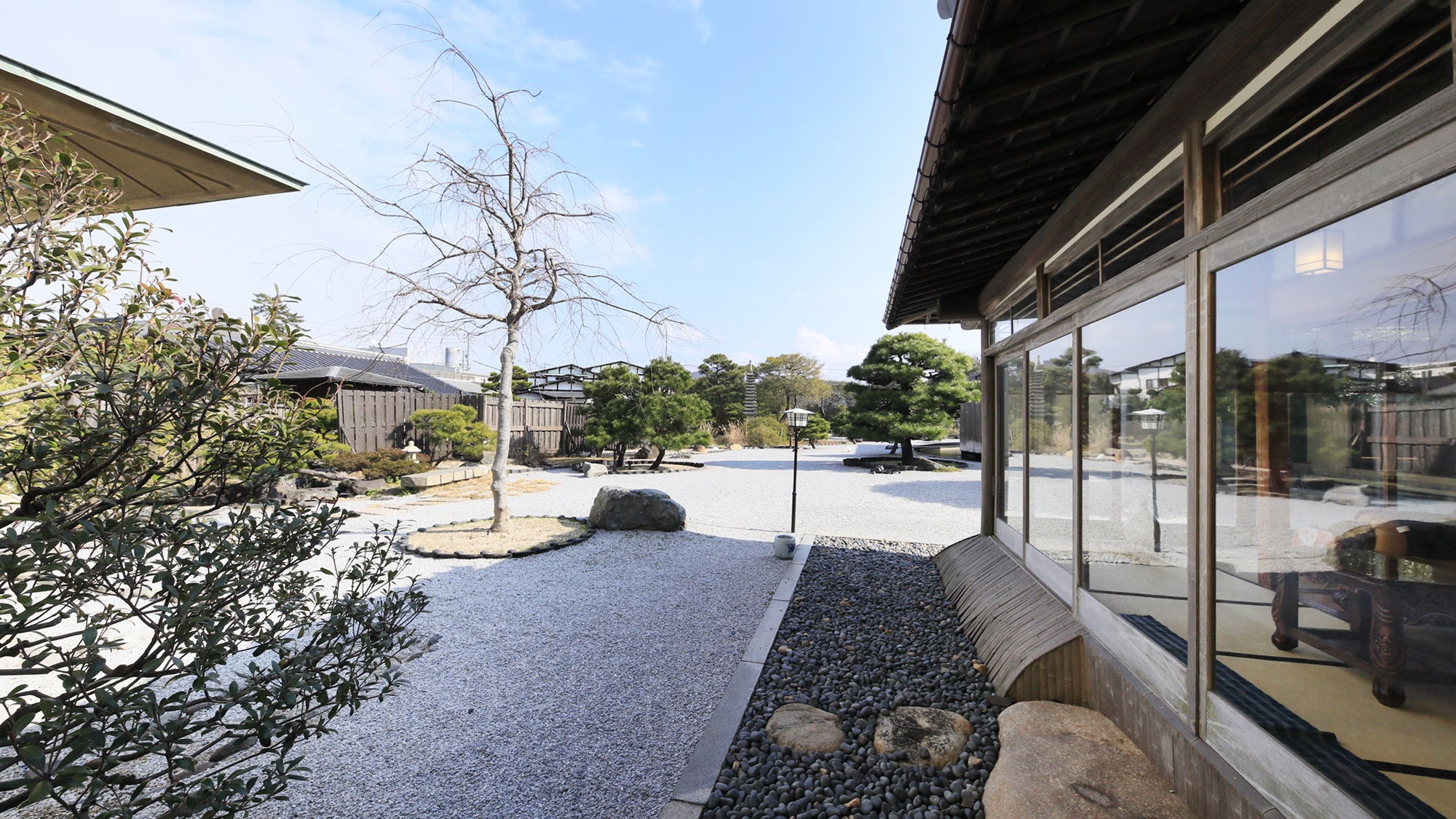 【中庭】開けた空間で心をリフレッシュ