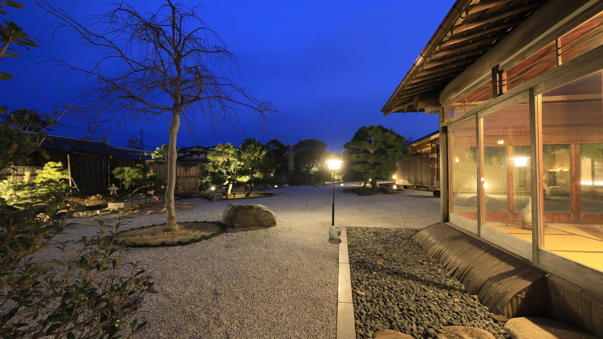 【庭園】湯上りのお散歩にもおすすめです