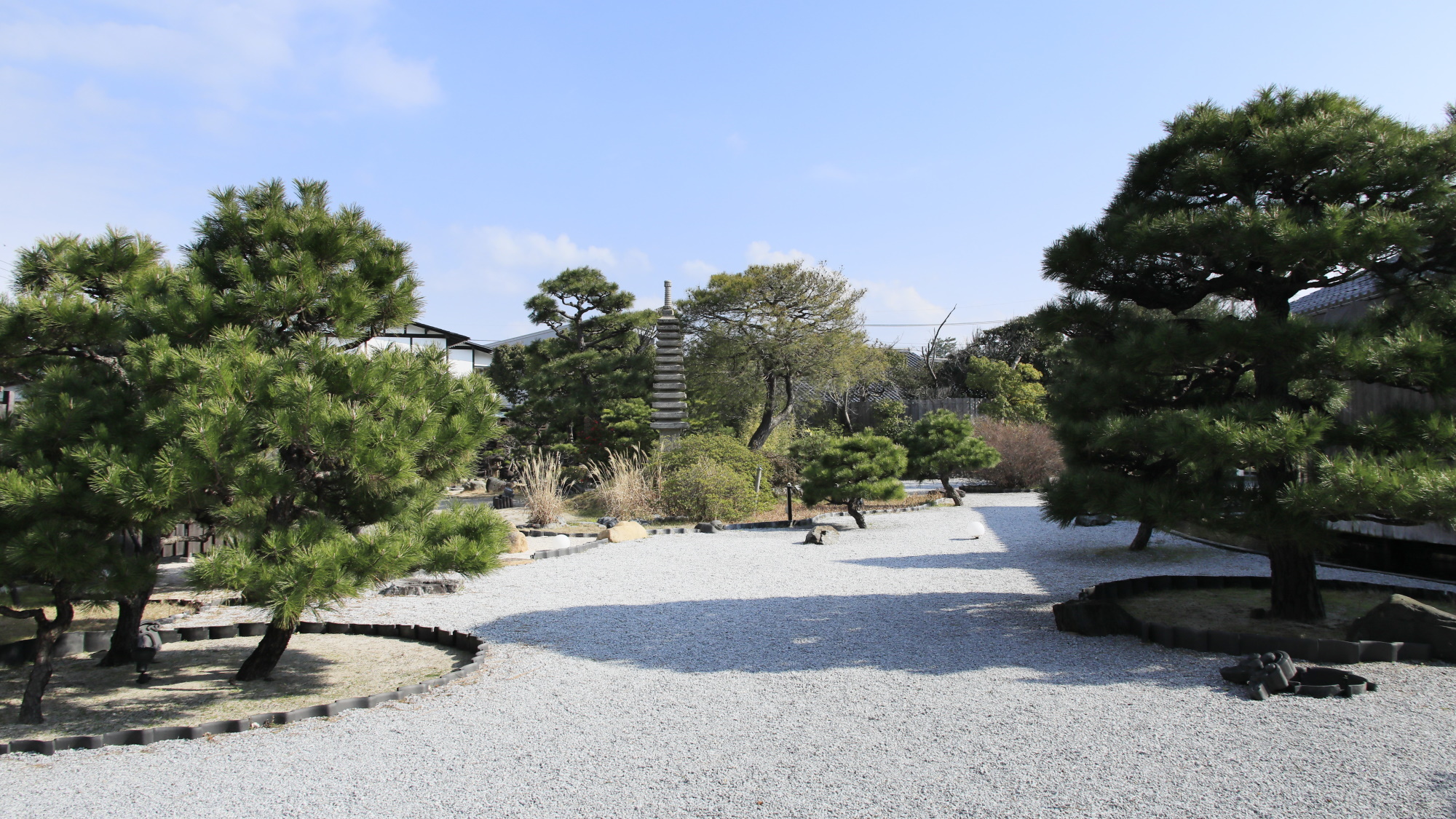 【庭園】白砂青松の弓ヶ浜をイメージした日本庭園