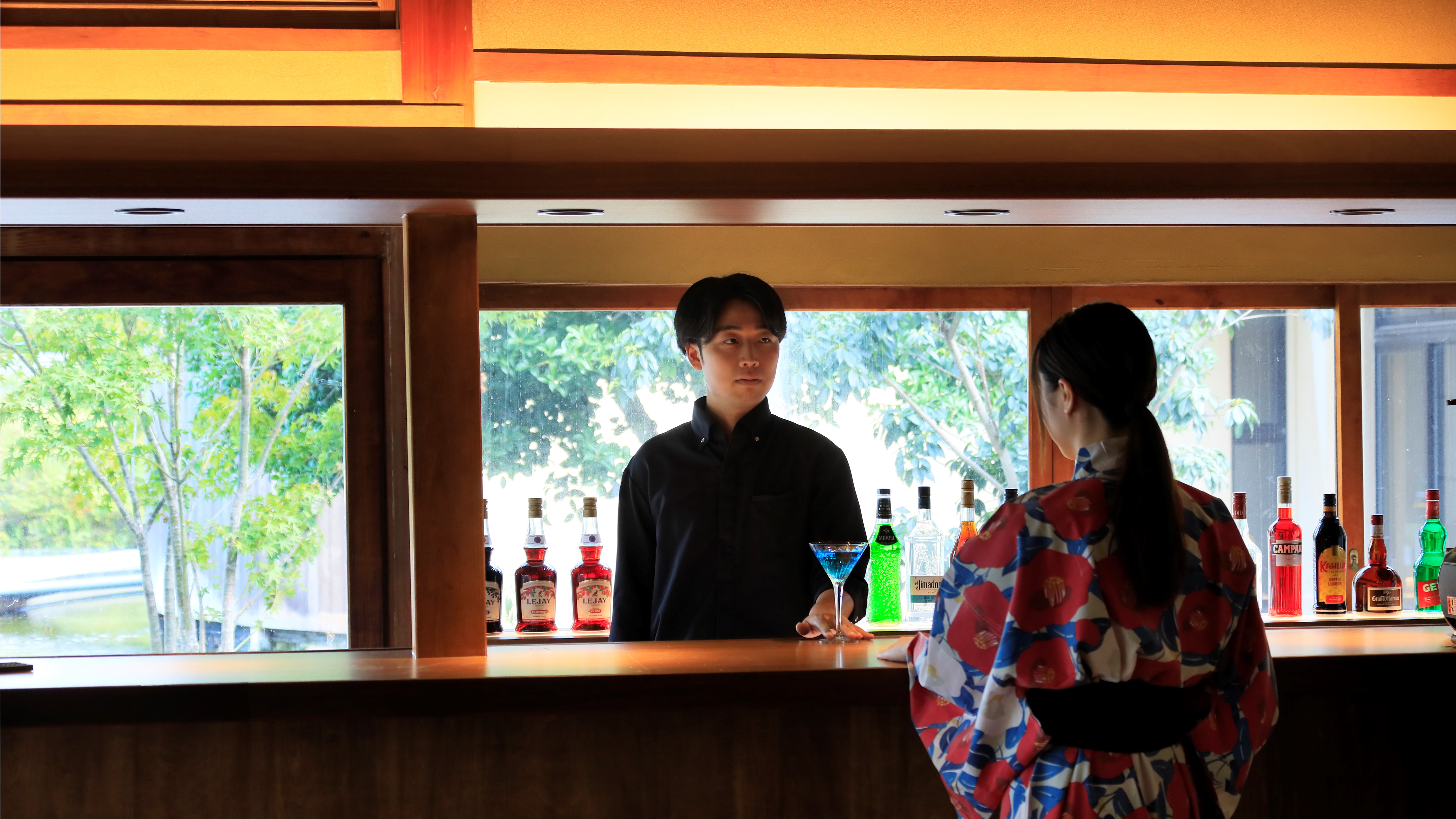 【バーラウンジ】四季の移ろいをお楽しみください