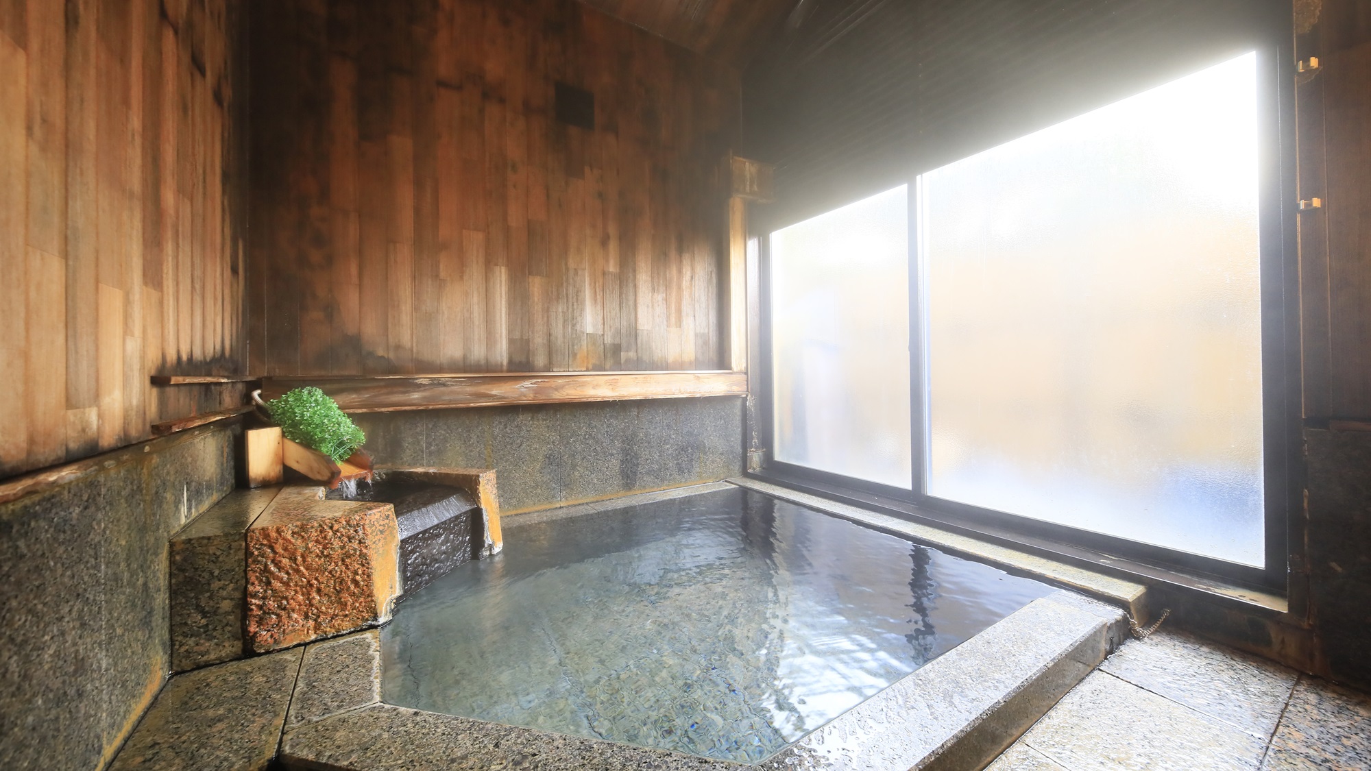 【家族浴室】貸切で愉しむ温泉タイム、どうぞご堪能ください