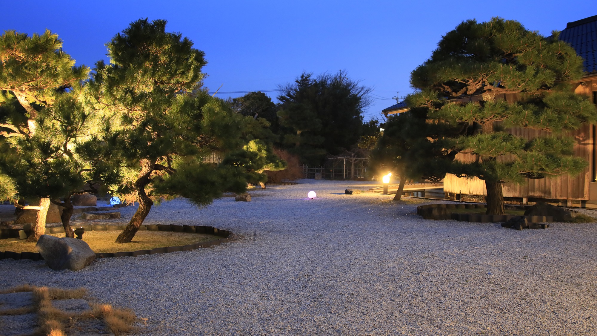 【中庭】2000坪の庭園をお散歩しませんか？