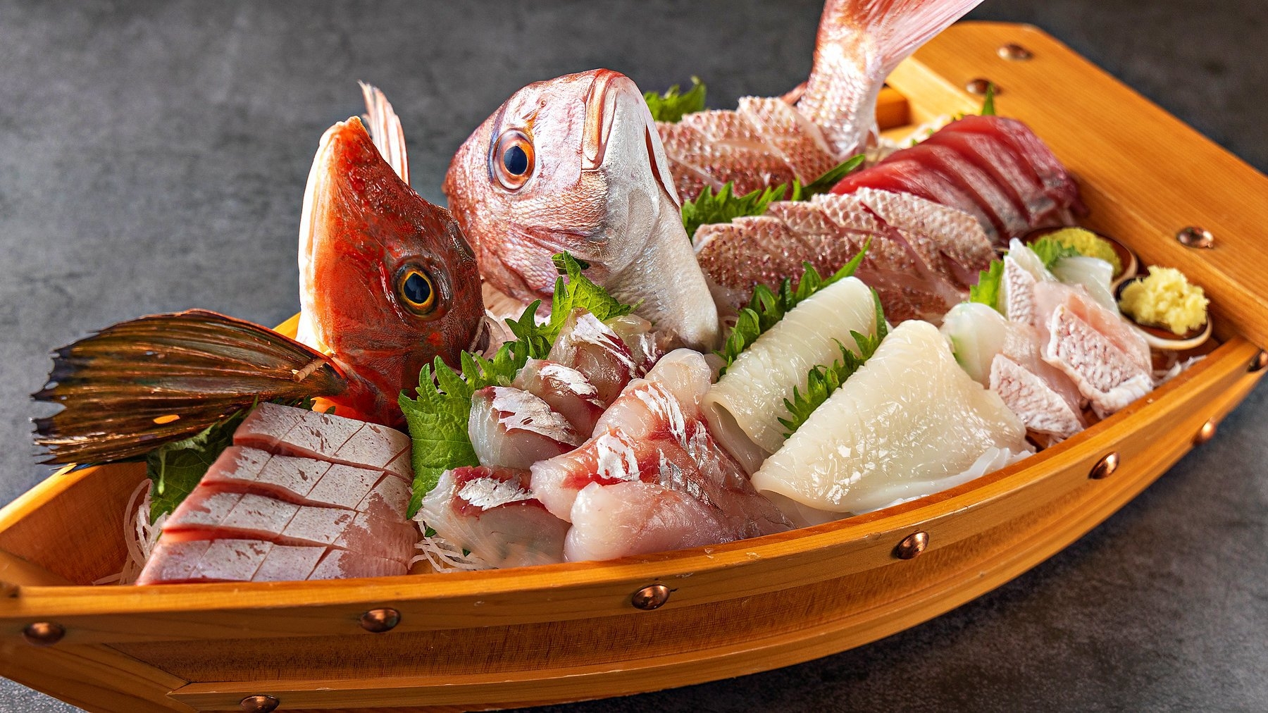【夕食付・部屋食】地魚の船盛・金目鯛の姿煮・かずさ和牛｜車いす対応・海徒歩1分の一棟貸しヴィラ