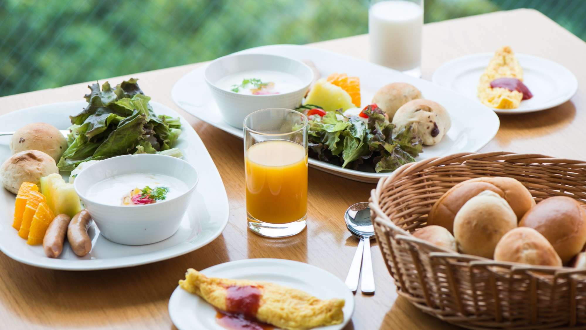 【朝食】日により開催される朝食バイキング。和と洋お好きなスタイルで優雅な朝食を♪