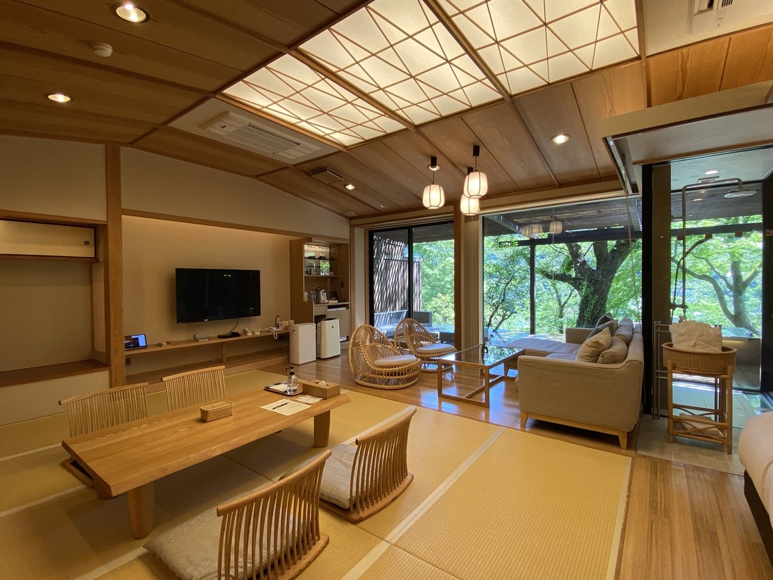 箱根外輪山を望む露天風呂付大型和洋室「萩」(80平米)