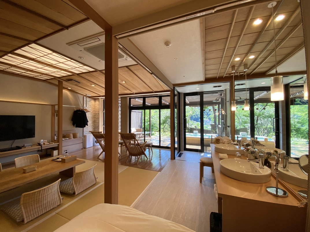 箱根外輪山を望む露天風呂付和洋室(70平米)