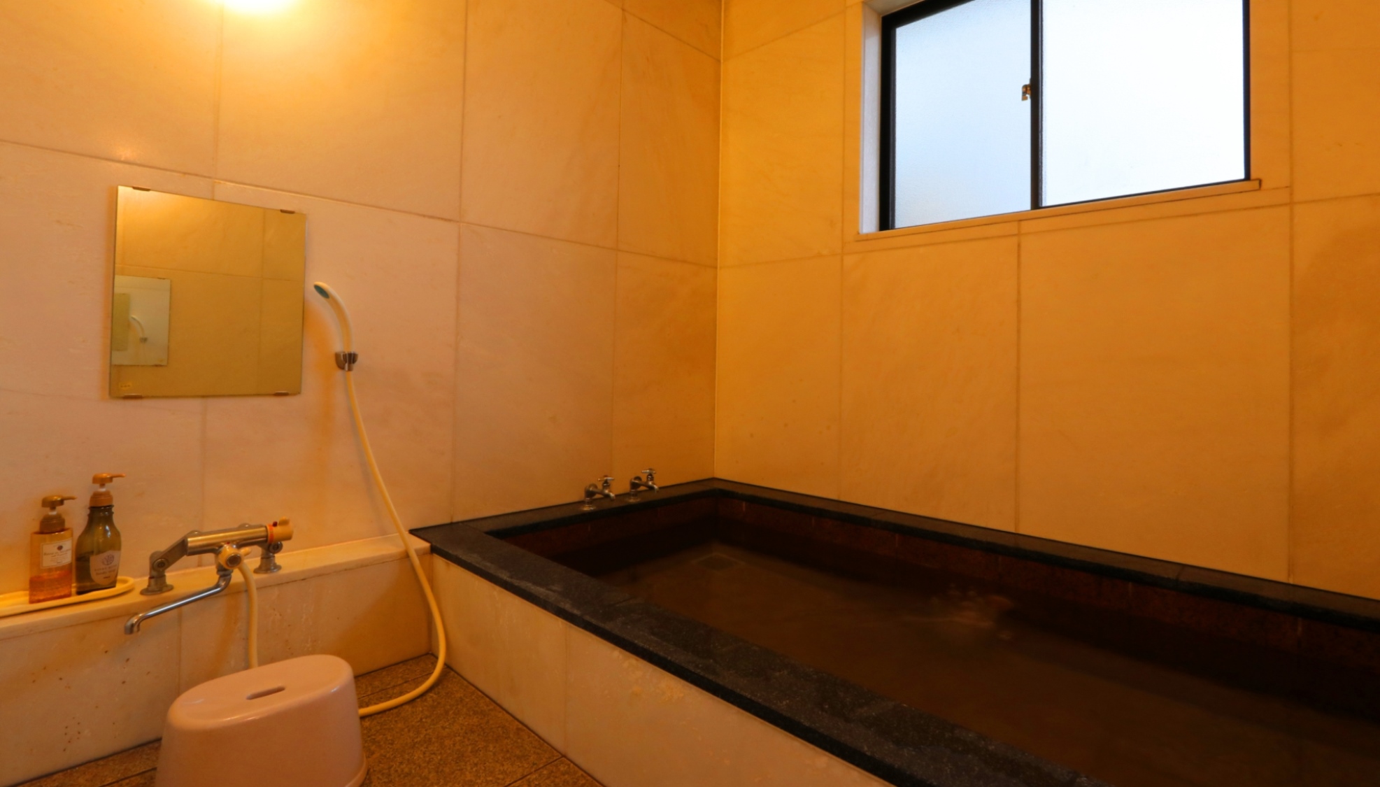 お洒落なシャンプーで女性も安心な共同浴場