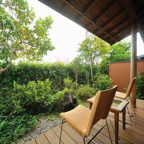 [A 2 type guest room "Akebono"] A terrace with a spacious space. Reading goes on more than usual.