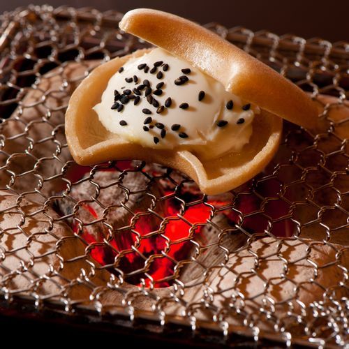 【ご夕食一例】 クリームチーズと名月荘オリジナルモナカの相性は抜群。香ばしさがたまりません!