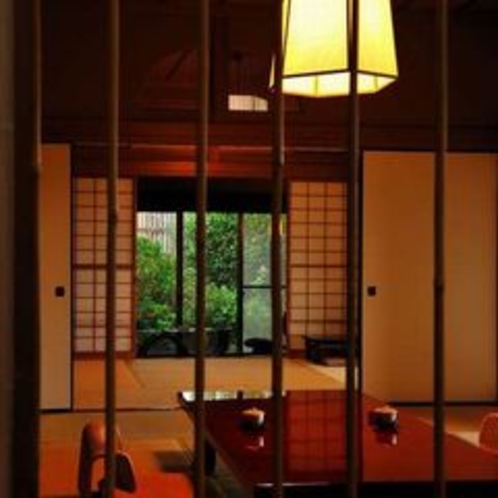 【客室Ｆタイプ「柊」】　柊の本間は昔のままの姿で移築されてきました。どこか懐かしい日本間です。