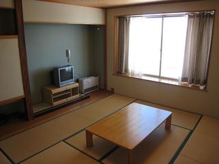 和室１０畳　１Ｋ　トイレ付　１階大浴場