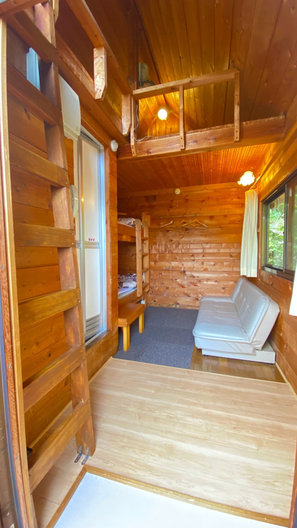 バンガロー室内