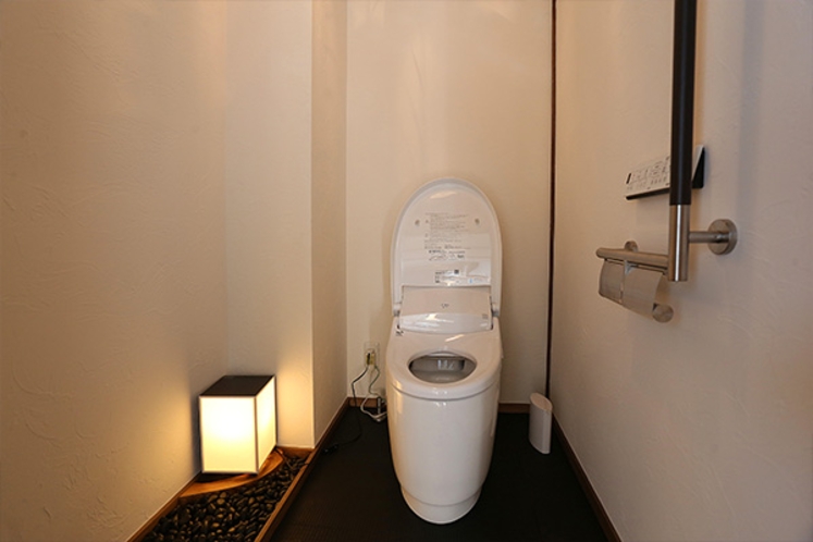 401号室　露付き客室のトイレ