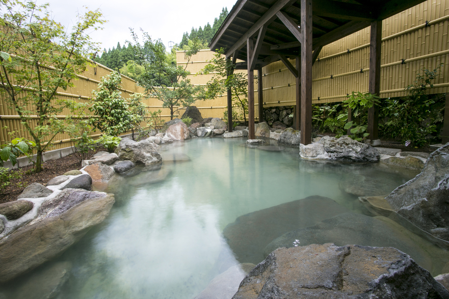 【日帰り温泉×昼食】〜高菜めしと団子汁御膳　源泉かけ流しの温泉を楽しむ黒川温泉日帰り旅〜