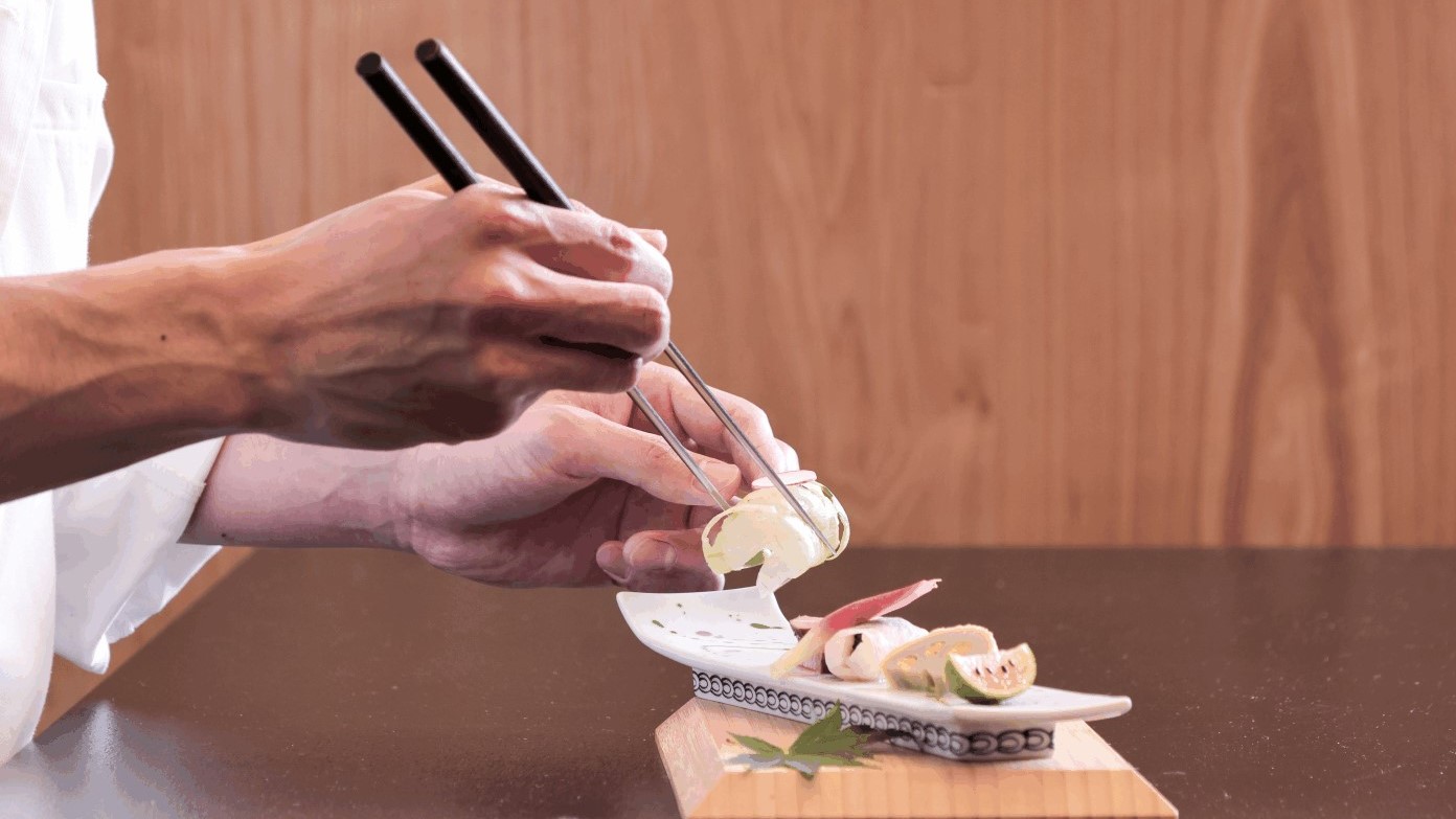 料理長が丹精込めて作り上げる