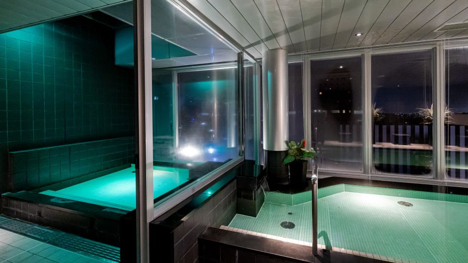 ≪18階展望大浴場≫札幌の夜景を眺めながらリラックス。