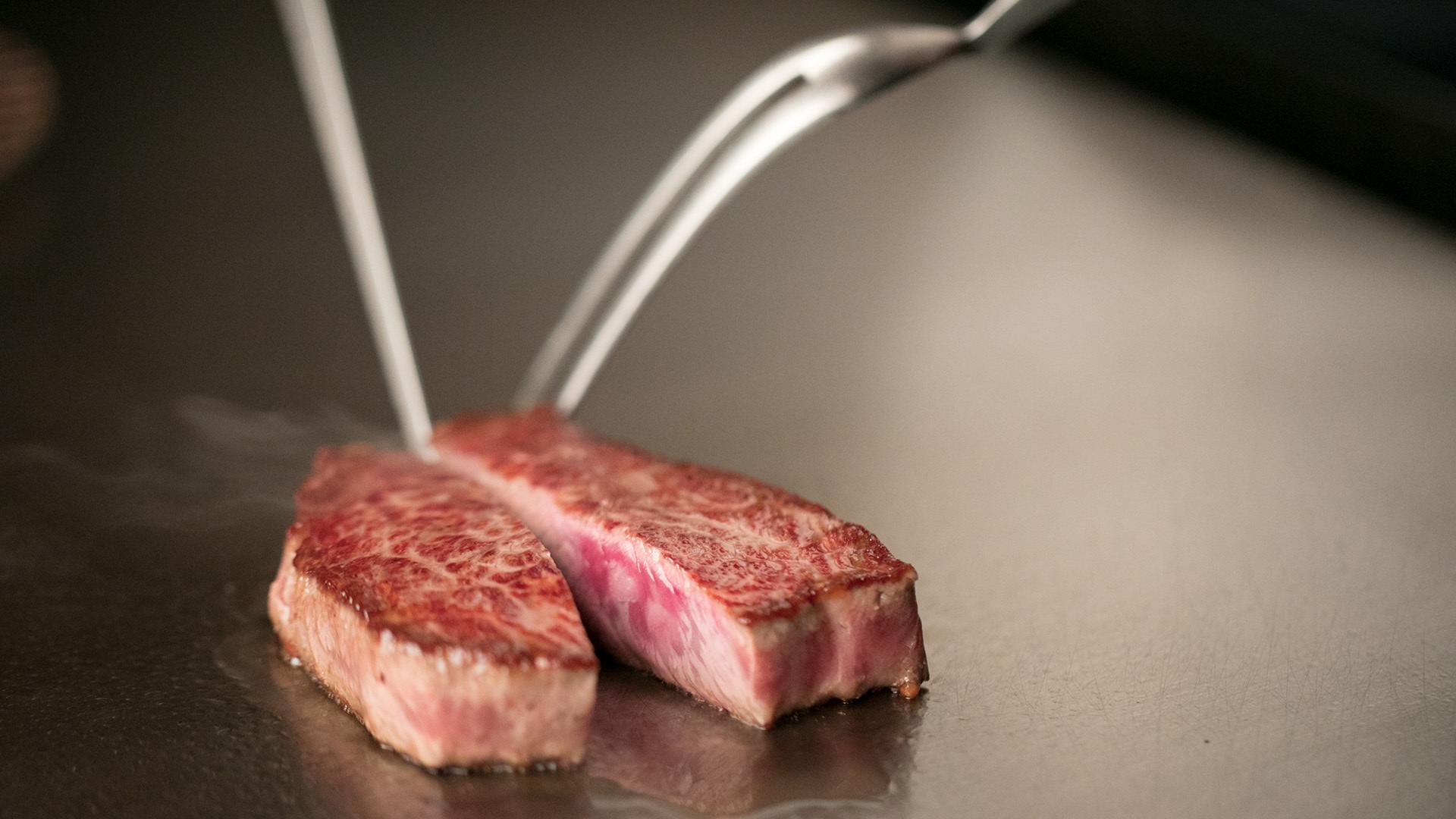 【1泊2食付】上質な牛肉の旨味を堪能！肉料理かなえ×鉄板焼きミディアムレアコース