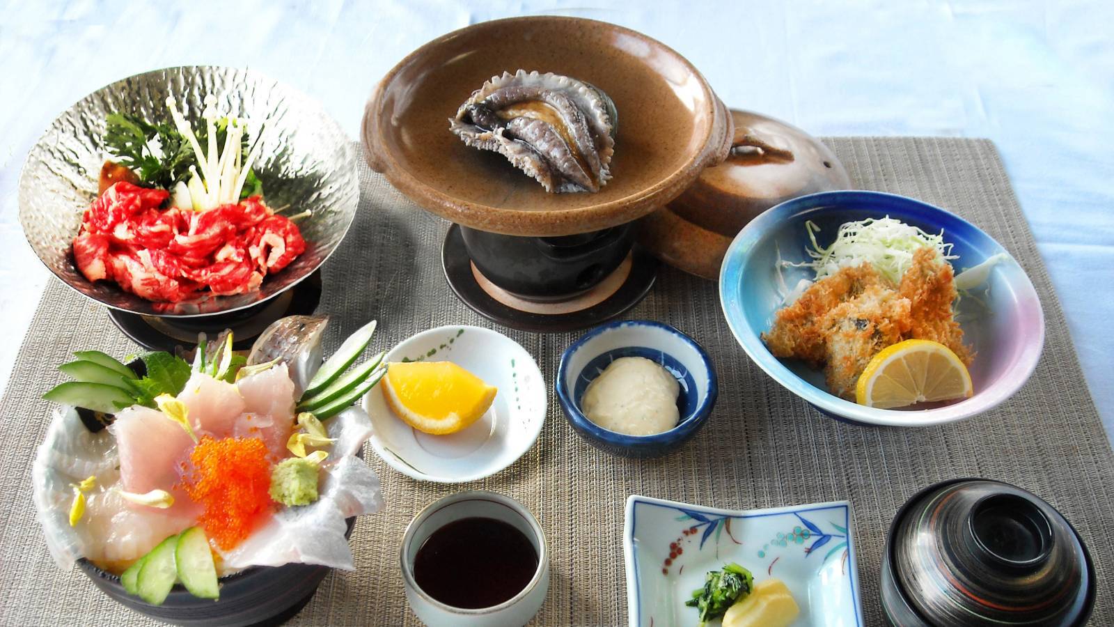 【期間限定】牡蠣・鮑・松阪牛の贅沢トリオ！さらに地もの海鮮丼で美味しいを満喫