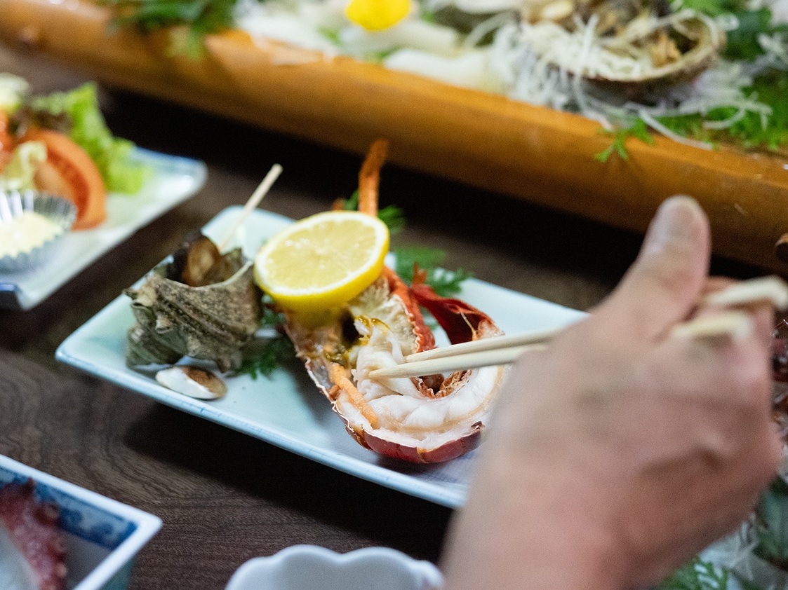 伊勢海老活造りあわびバター焼 【うず潮スペシャル御膳】