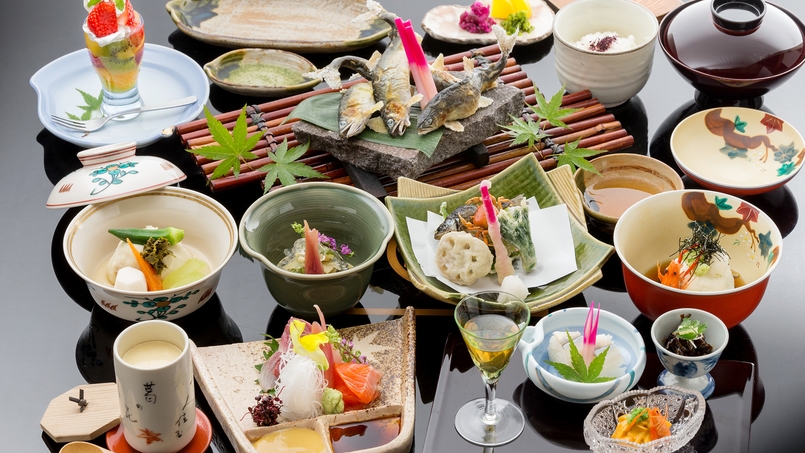 【京会席│雪】元祖川床で食す「川魚生簀料理」　はじめての貴船に、ちょうどいい贅沢。