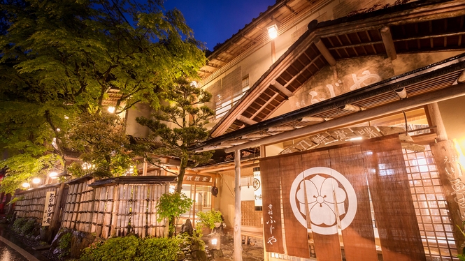【素泊まり】自由に愉しむ京都の旅。夜は奥座敷・貴船で、自然と静けさに包まれるひとときを。
