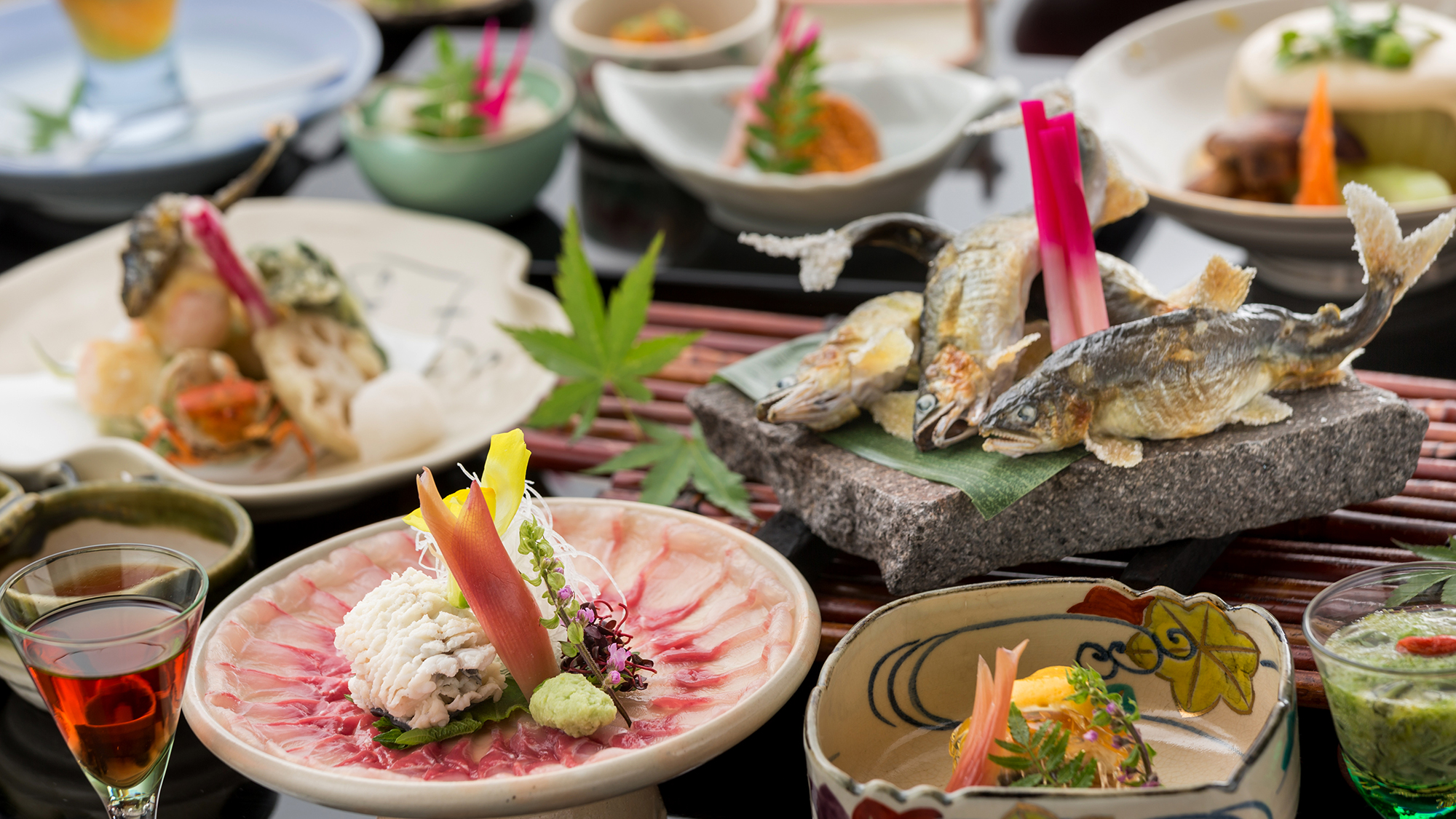 【京会席│月】より厳選した食材を使用した全十品。少し特別な日のお食事に。