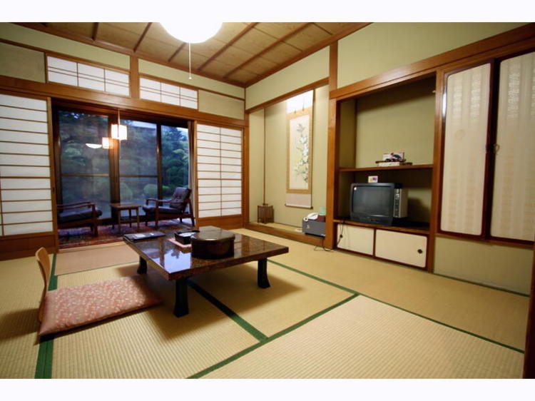 Japanese-style room without bath and toilet