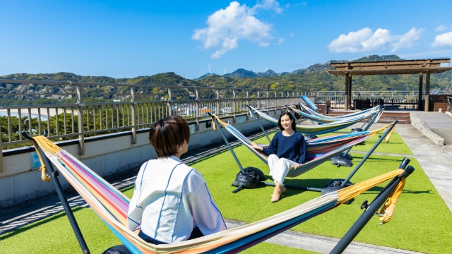 屋上潮騒テラスのハンモック