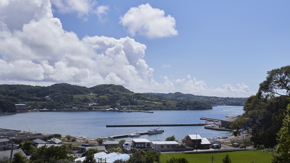 【LUXDAYSセール】  自然の息吹が薫る静かな観光地で、温泉に浸かり海を眺める静かな休息を