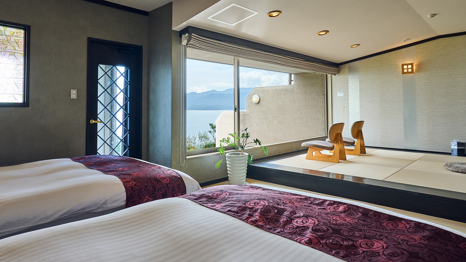 源泉かけ流し露天風呂付離れ華館「椿」