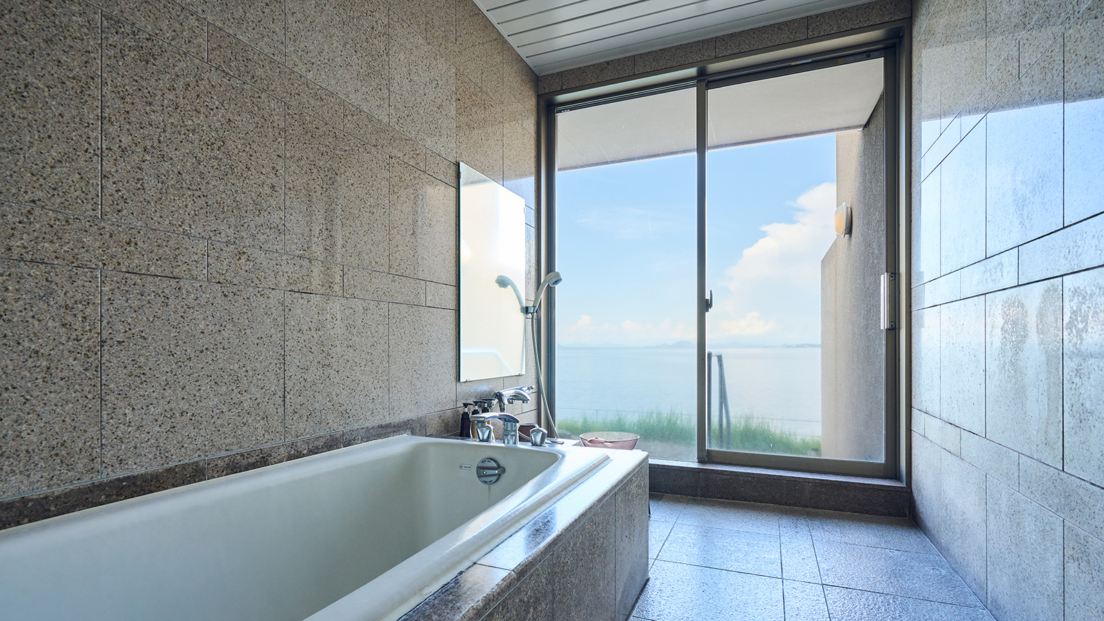 源泉かけ流し露天風呂付離れ華館「藤」