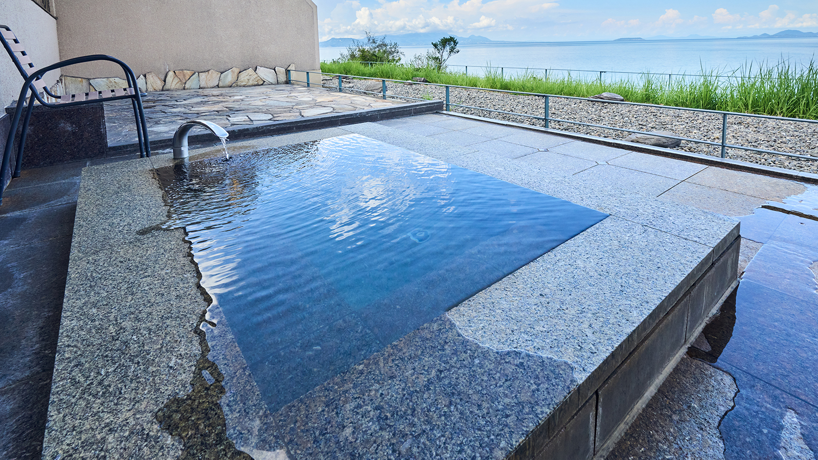 源泉かけ流し露天風呂付離れ華館「藤」