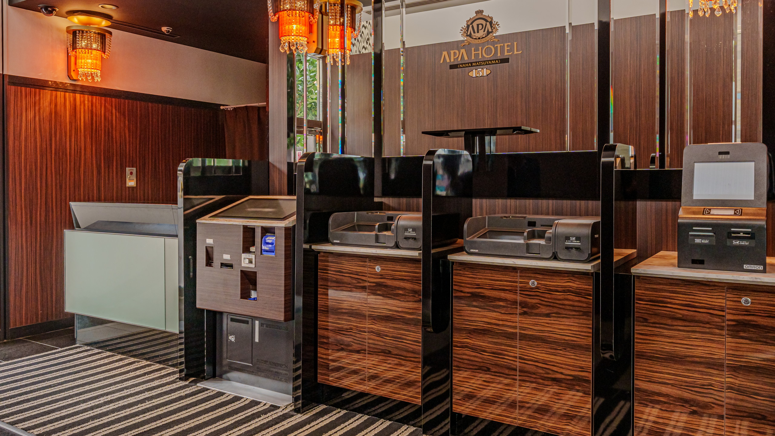 チェックインカウンター