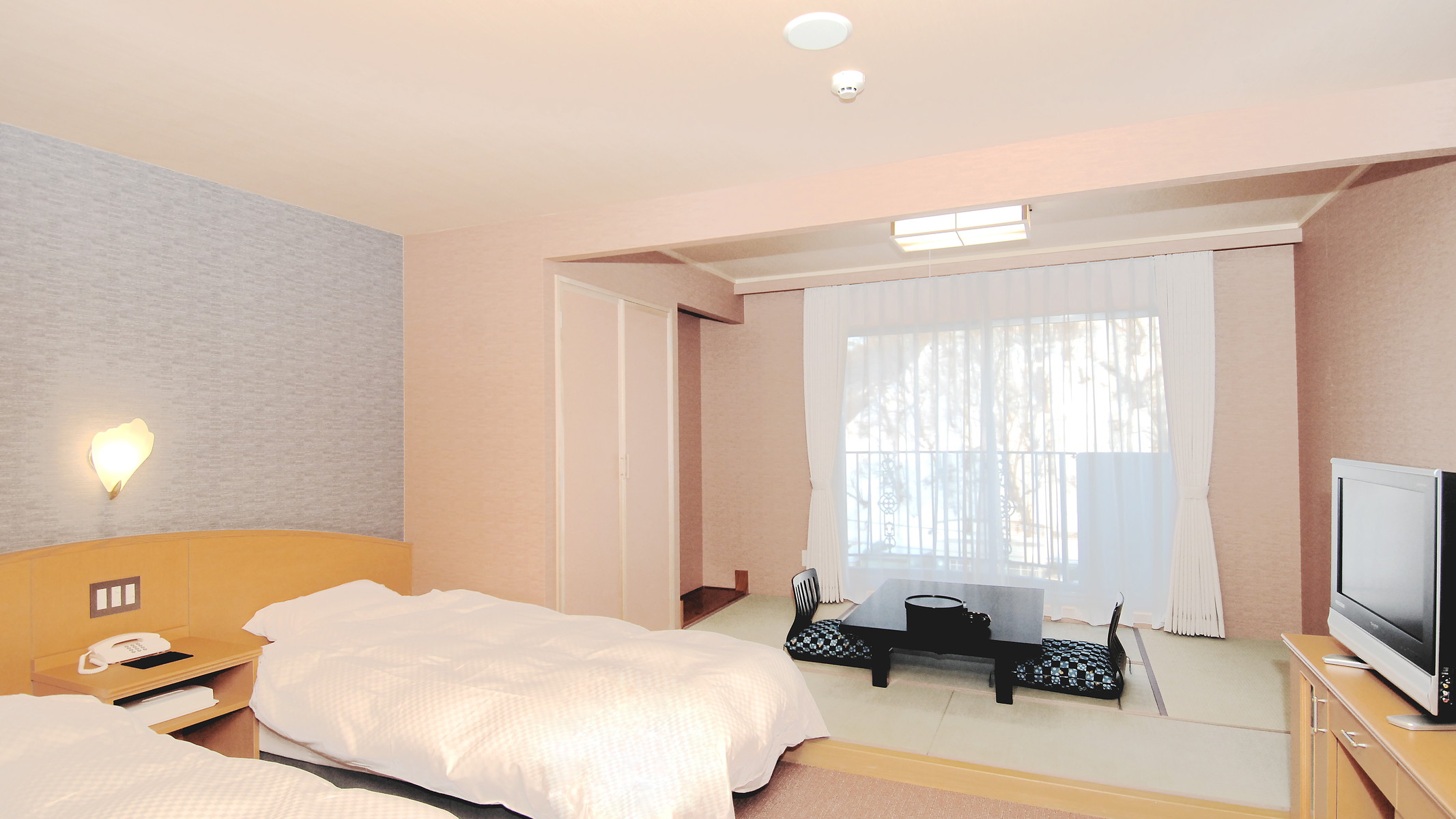 【山側】和洋室｜32.4平米（禁煙）