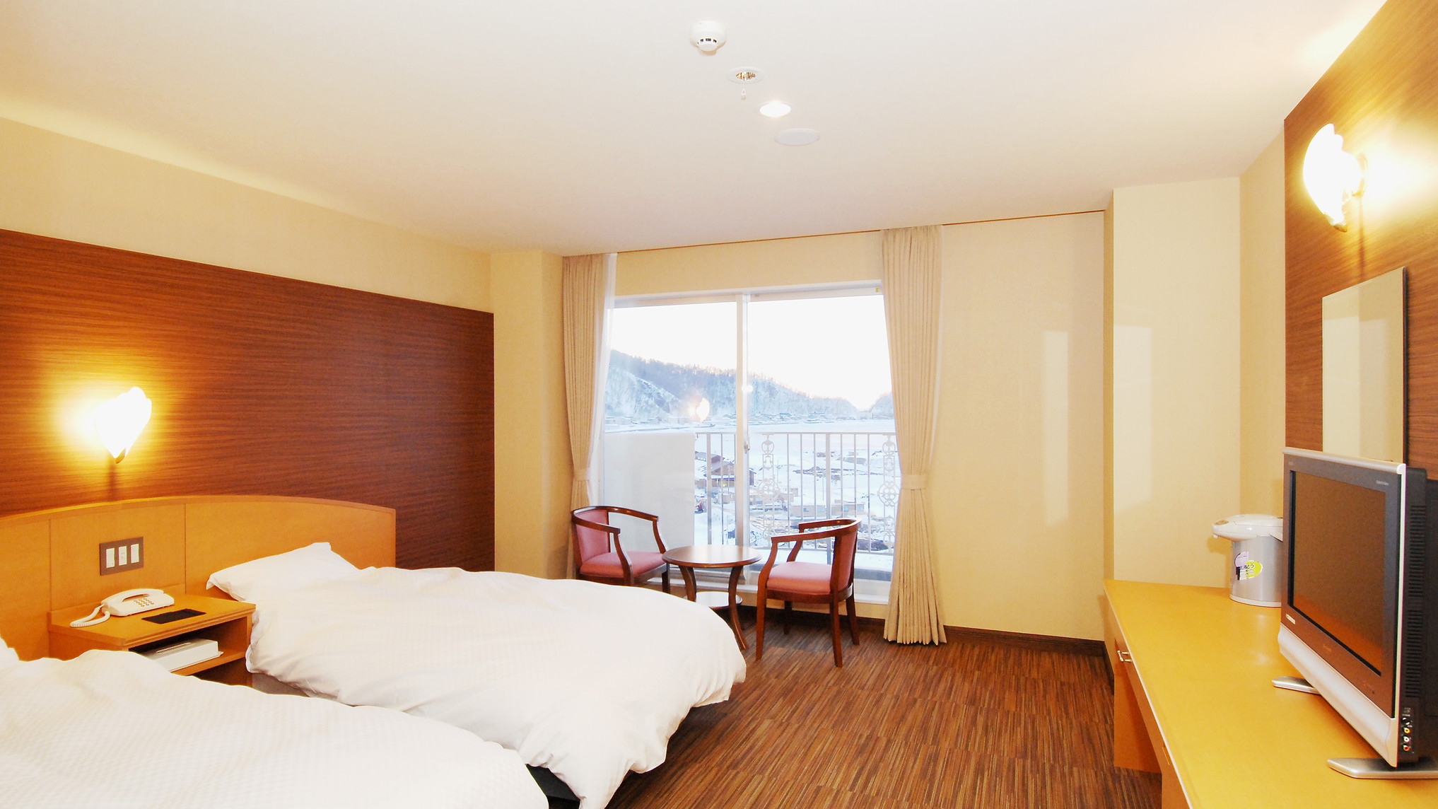 【山側】スタンダードツインンルーム｜28.8平米（禁煙）