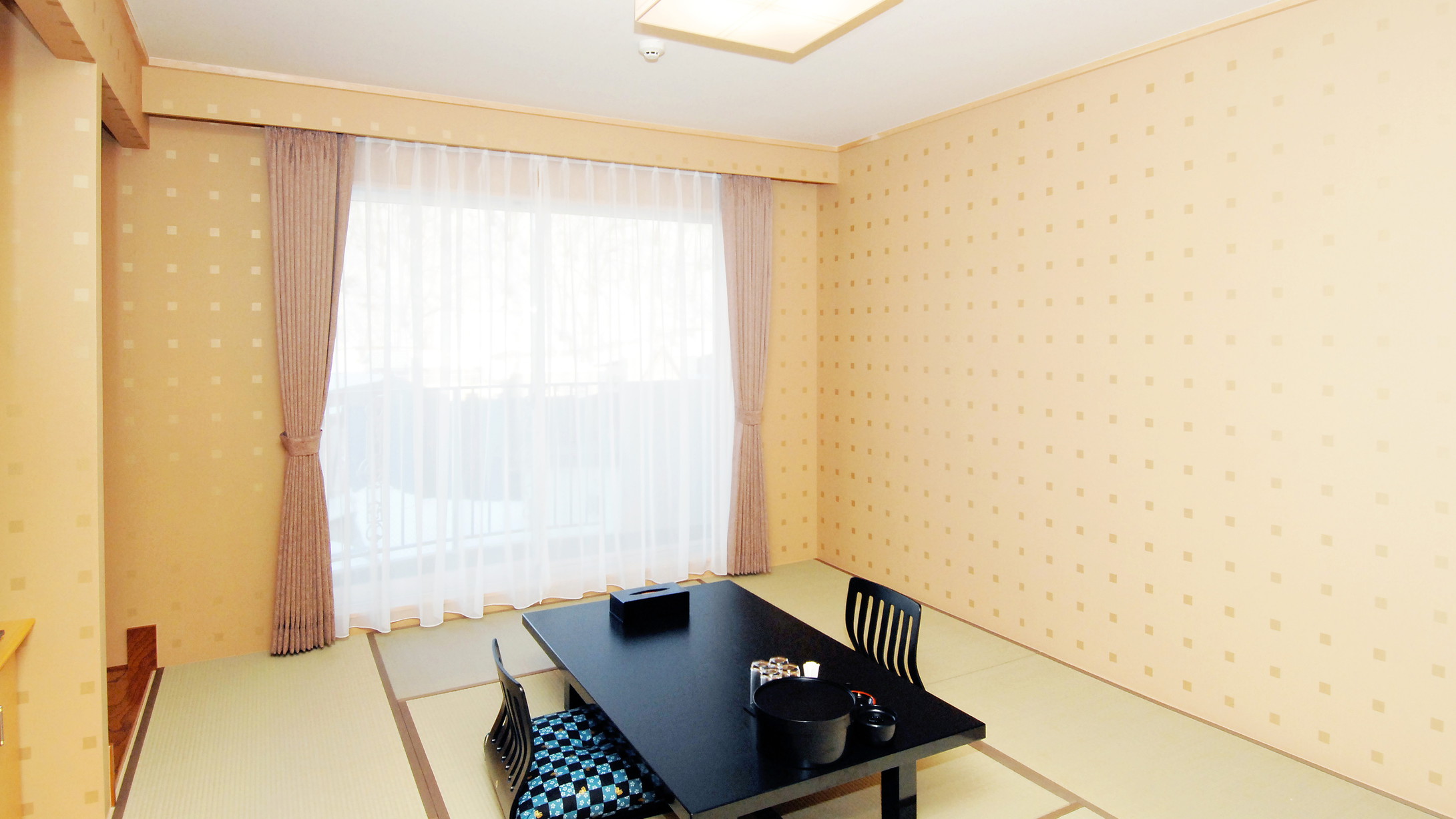 【山側】和室10畳｜32.4平米（禁煙）